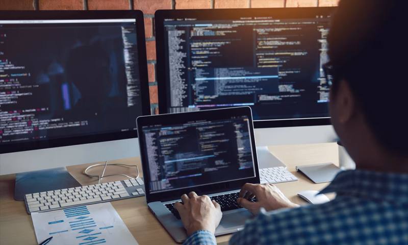 数据科学选型:R与Python如何赋能绥化网站建设?